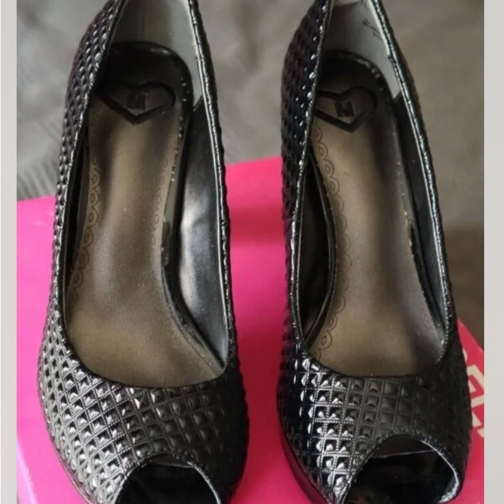 Madeline Gabean Heels Size 6.5M NWOT